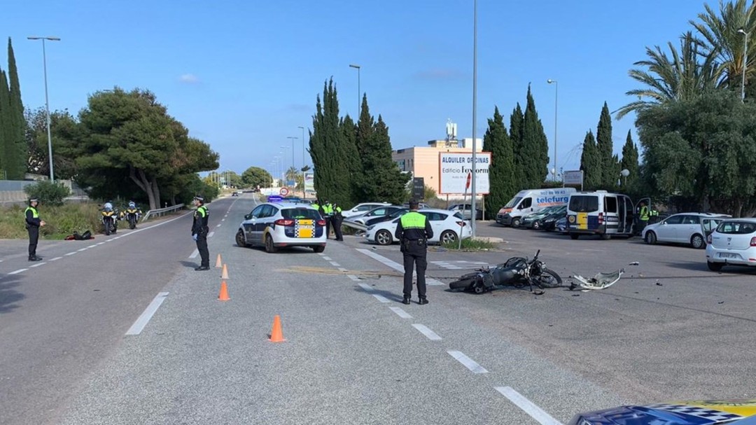 Fallece un motorista al colisionar con un coche que circulaba en sentido contrario en Alicante
