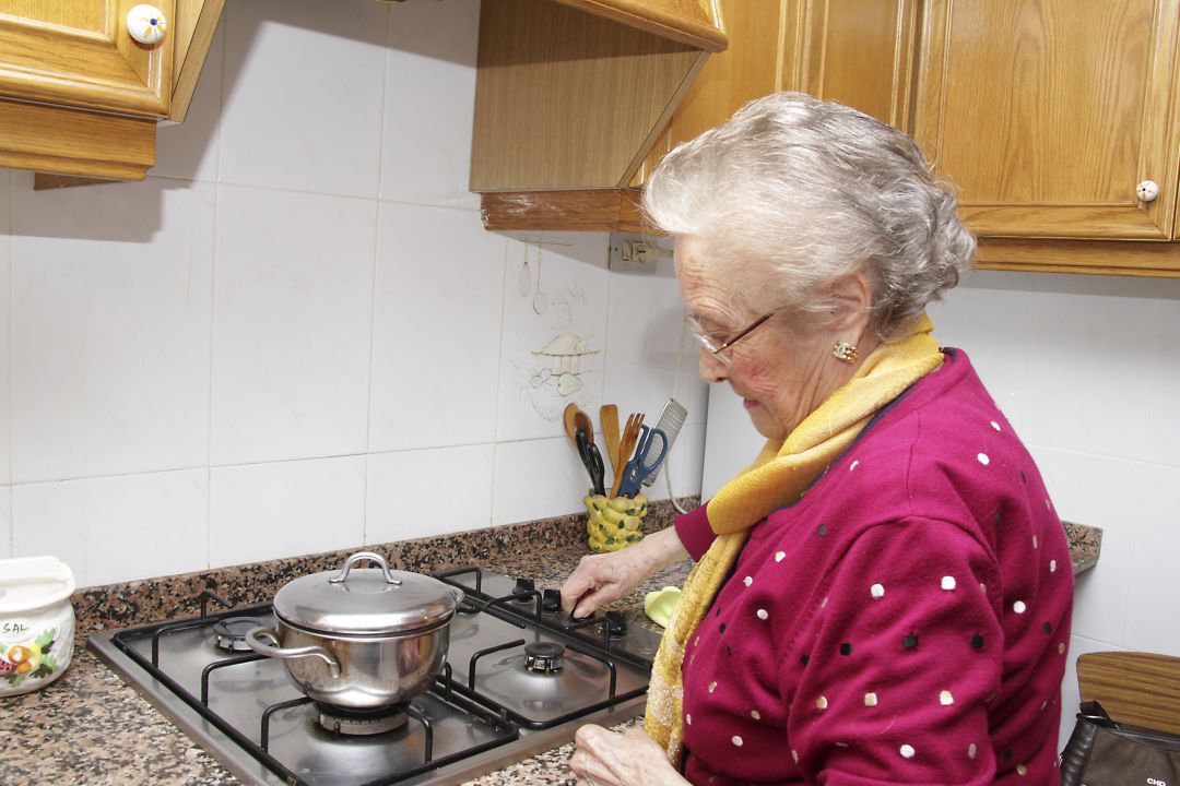 Más de 300 mayores se benefician del programa 'Menjar a casa' Más de 300 mayores se benefician del programa 'Menjar a casa'