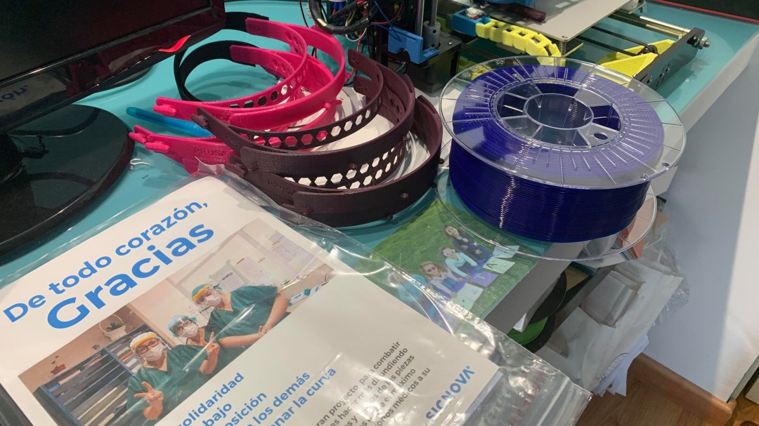 Se necesitan donativos para continuar produciendo pantallas protectoras desde Linares