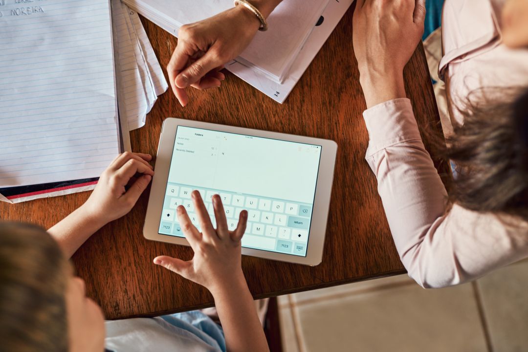 Barruelo dotará de tablets a los alumnos de primaria del CEIP Nuestra Señora del Carmen Barruelo dotará de tablets a los alumnos de primaria del CEIP Nuestra Señora del Carmen