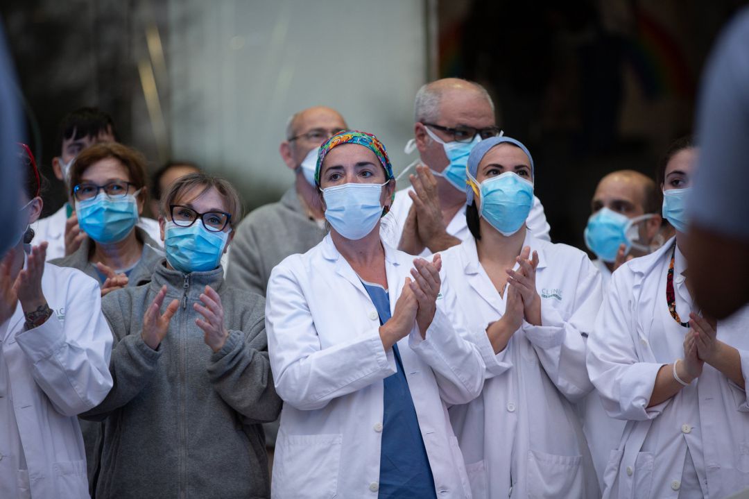 Sanitarios aplauden estos días. Sanitarios aplauden estos días.