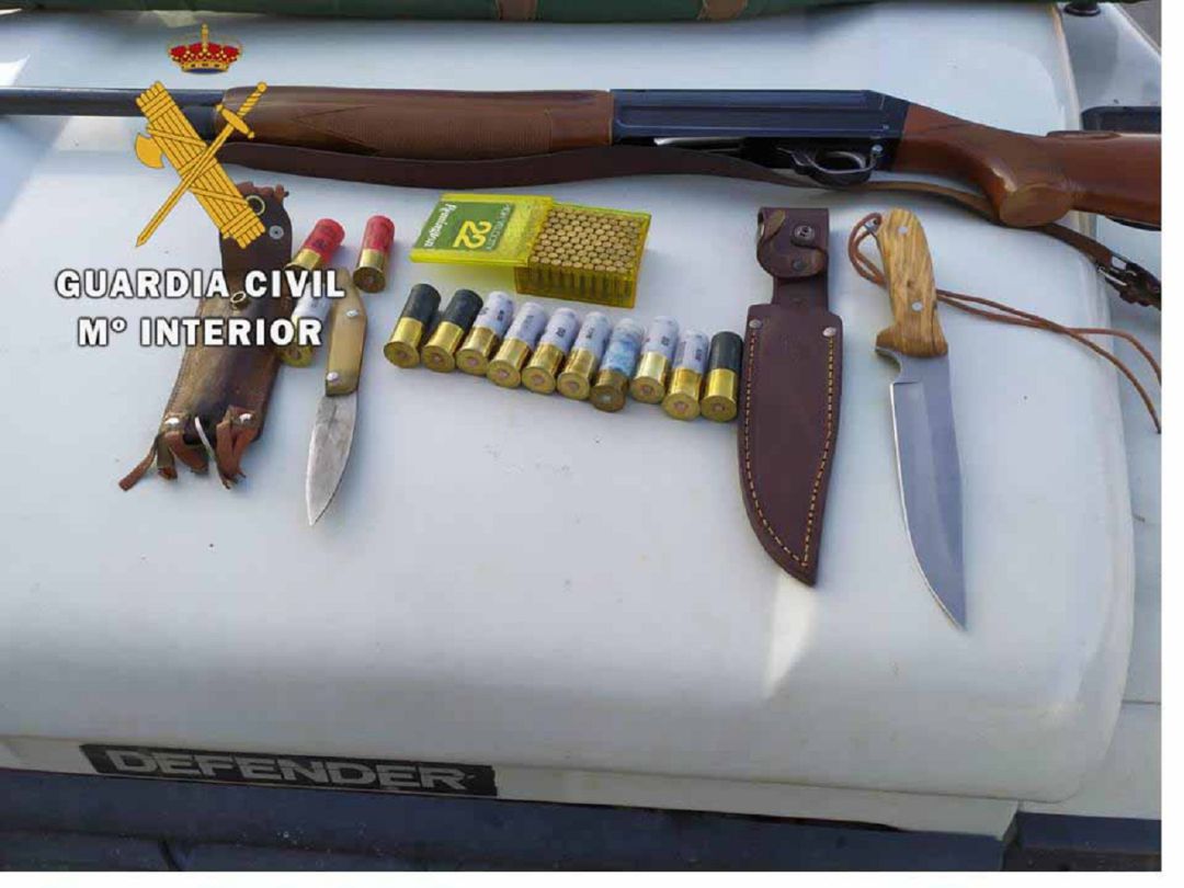 Armas intervenidas a un vecino de Chilluévar Armas intervenidas a un vecino de Chilluévar