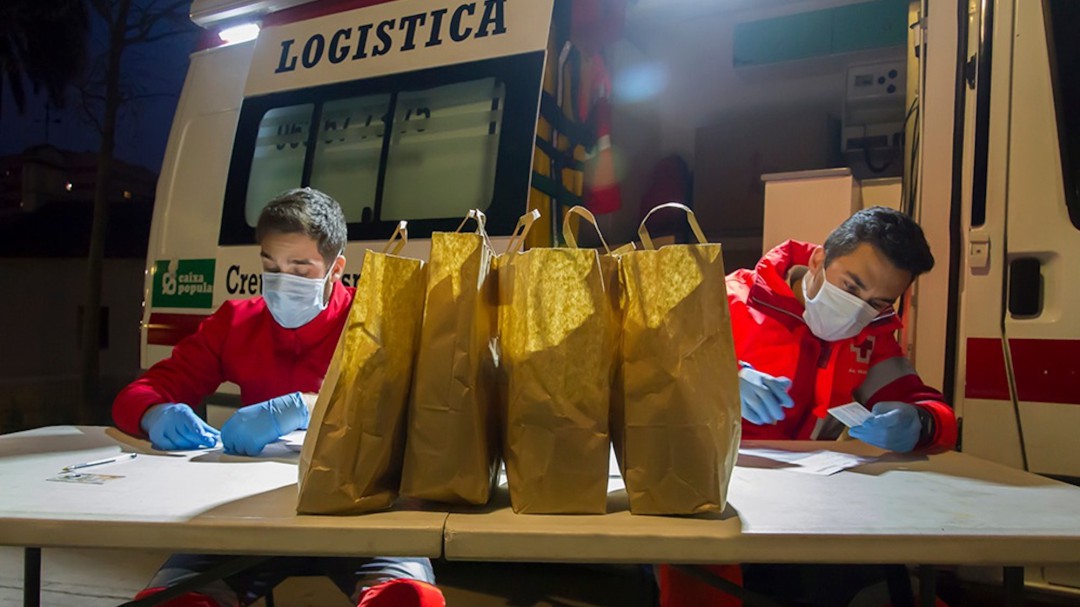 Cruz Roja y el Ayuntamiento atienden a 430 familias sin recursos cada día