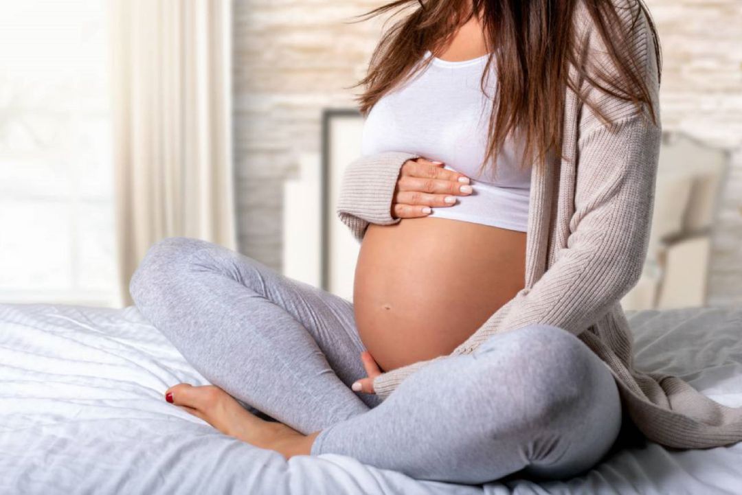 Madre a punto de dar a luz Madre a punto de dar a luz