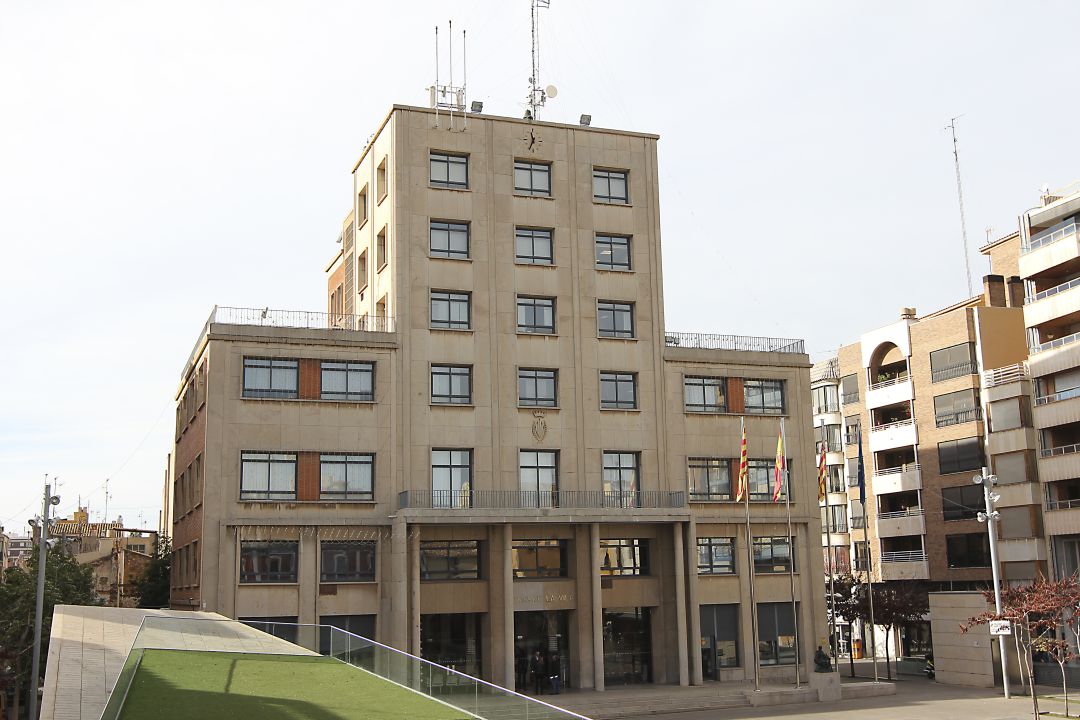 Vista exterior del Ayuntamiento de Vila-real Vista exterior del Ayuntamiento de Vila-real