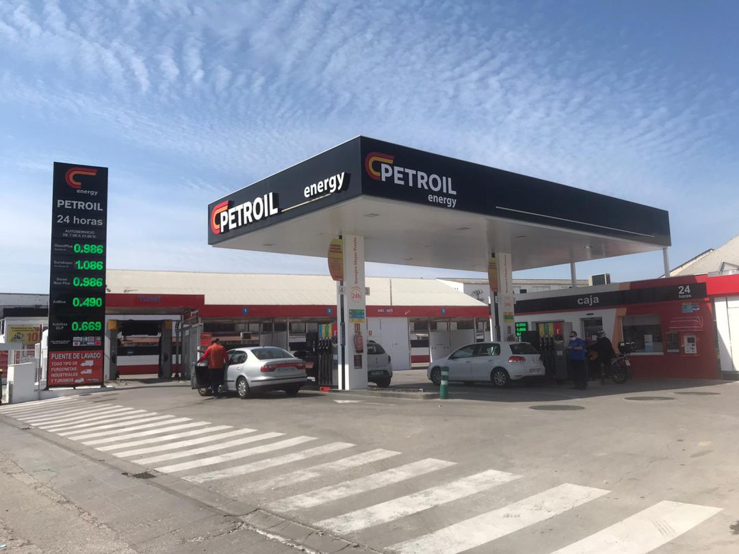 Gasolinera Petroil del Granadal Gasolinera Petroil del Granadal