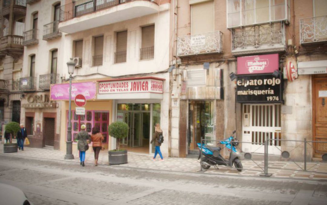 Varios comercios en la calle Bernabé Soriano de la capital. Varios comercios en la calle Bernabé Soriano de la capital.