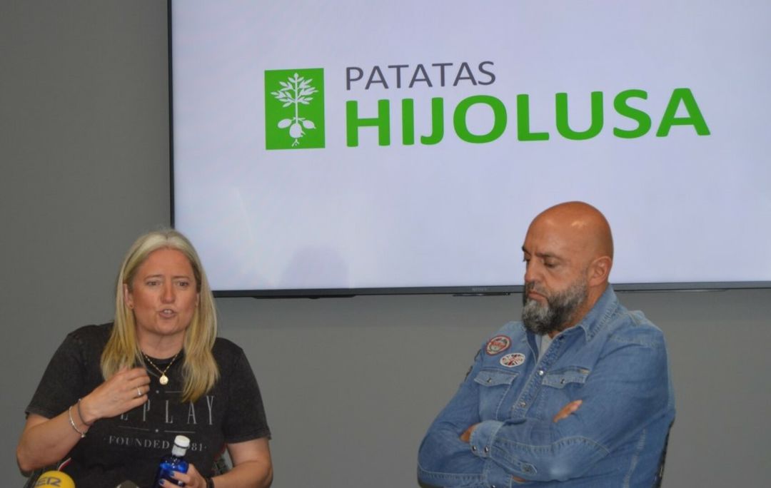 Moses, junto al representante de Hijolusa, se refirió al futuro del club Moses, junto al representante de Hijolusa, se refirió al futuro del club