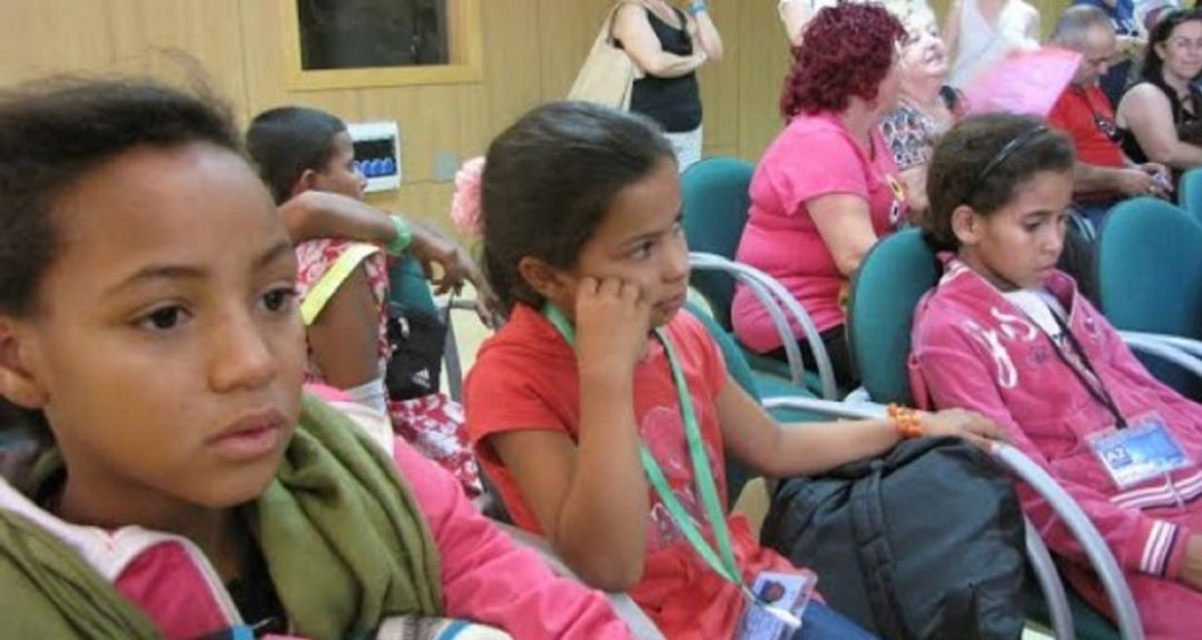 Niños y niñas saharauis que han participado en el programa Vacaciones en Paz Niños y niñas saharauis que han participado en el programa Vacaciones en Paz