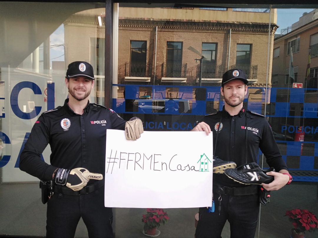 Policías de servicio colaborando en el vídeo de la FFRM Policías de servicio colaborando en el vídeo de la FFRM