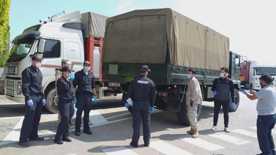 La Delegación coordina con el Ejército de Tierra y la Armada el reparto de sesenta toneladas de alimentos de Cáritas a diversas localidades de la Región de Murcia La Delegación coordina con el Ejército de Tierra y la Armada el reparto de sesenta toneladas de alimentos de Cáritas a diversas localidades de la Región de Murcia
