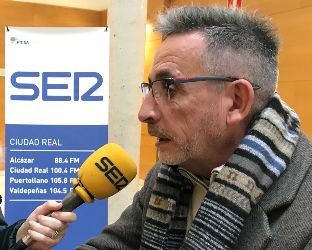 Imagen de archivo del alcalde de Valdepeñas, Jesús Martín, durante una entrevista en Cadena SER Imagen de archivo del alcalde de Valdepeñas, Jesús Martín, durante una entrevista en Cadena SER