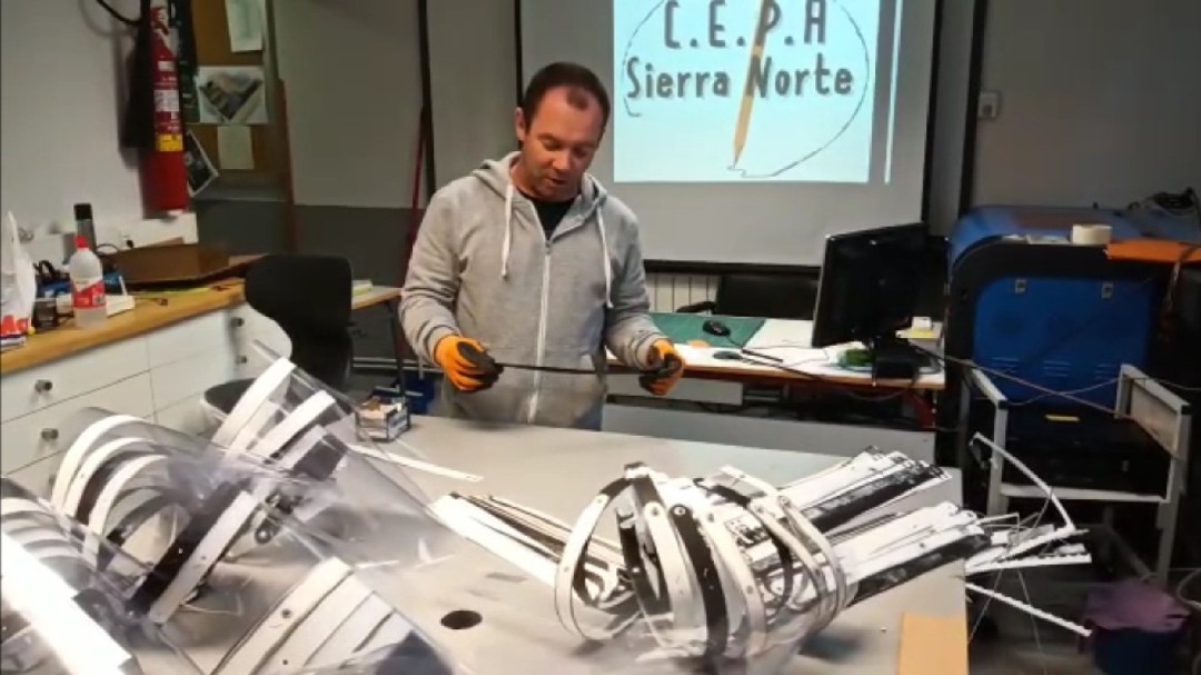 El CEPA de Torrelaguna coordina la fabricación de viseras 3D