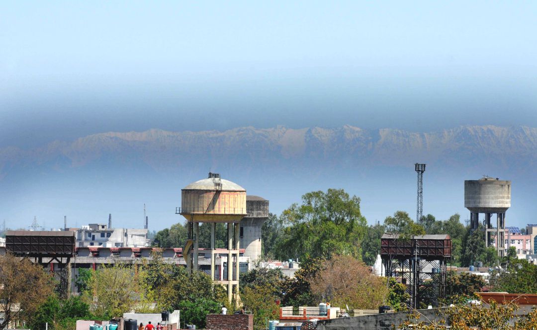 La cordillera se aprecia desde la ciudad, situada a 230 kilómetros. La cordillera se aprecia desde la ciudad, situada a 230 kilómetros.