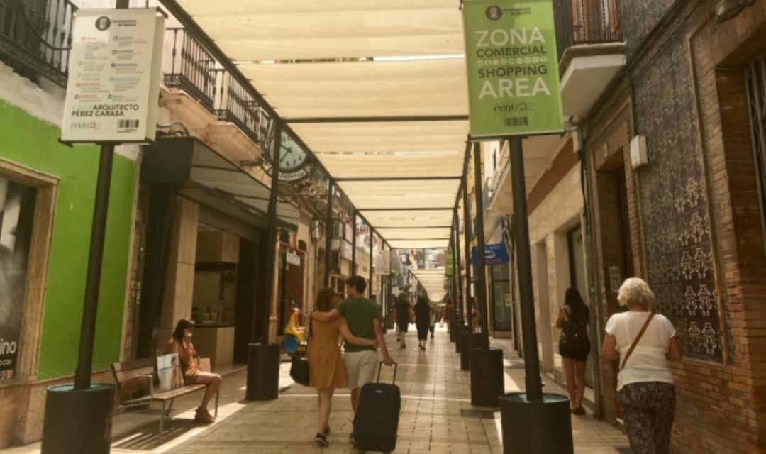 La calle Concepción, ejemplo del pequeño comercio en Huelva. La calle Concepción, ejemplo del pequeño comercio en Huelva.