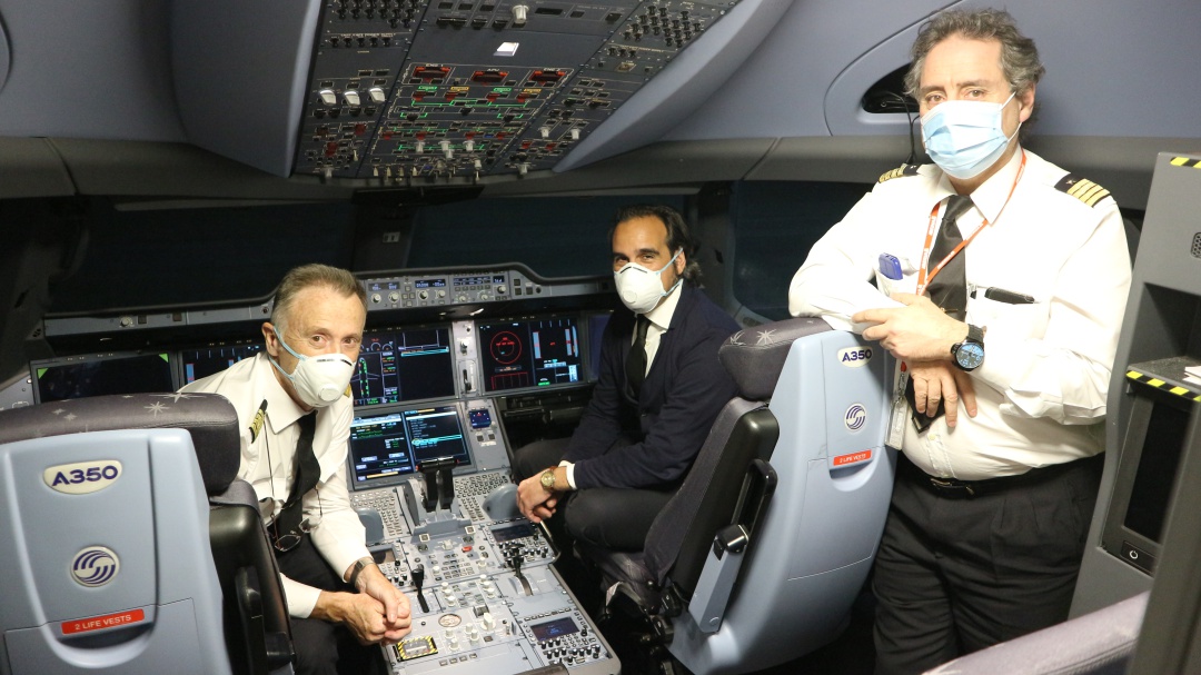 Crónica de un aterrizaje: IB2820, el vuelo que trae material sanitario de China a España