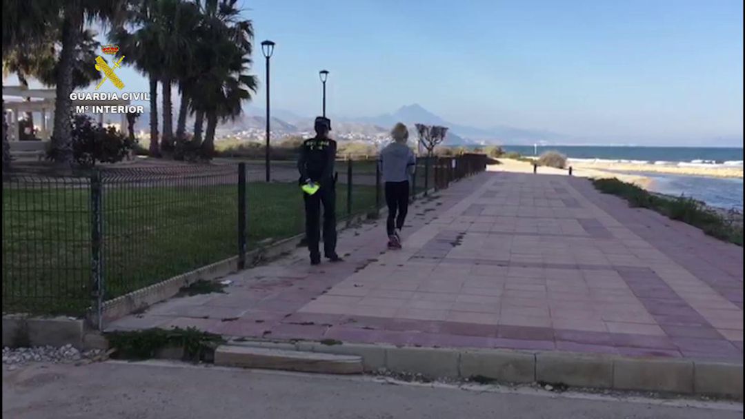 Detenidos mientras practicaban deporte en una playa de El Campello Detenidos mientras practicaban deporte en una playa de El Campello
