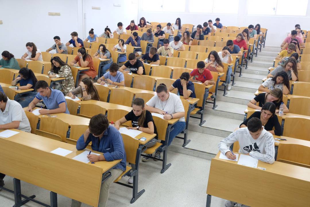 Las universidades públicas sevillanas prestarán portátiles a los estudiantes Las universidades públicas sevillanas prestarán portátiles a los estudiantes