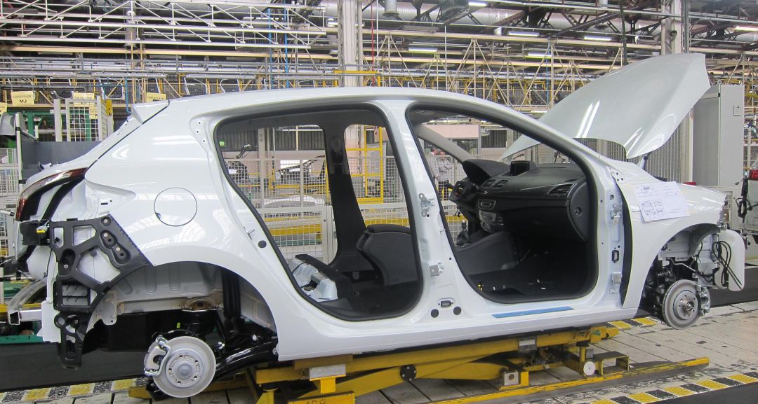 Renault ha convocado el lunes a los sindicatos para abordar la reanudación de la actividad en las factorías españolas Renault ha convocado el lunes a los sindicatos para abordar la reanudación de la actividad en las factorías españolas