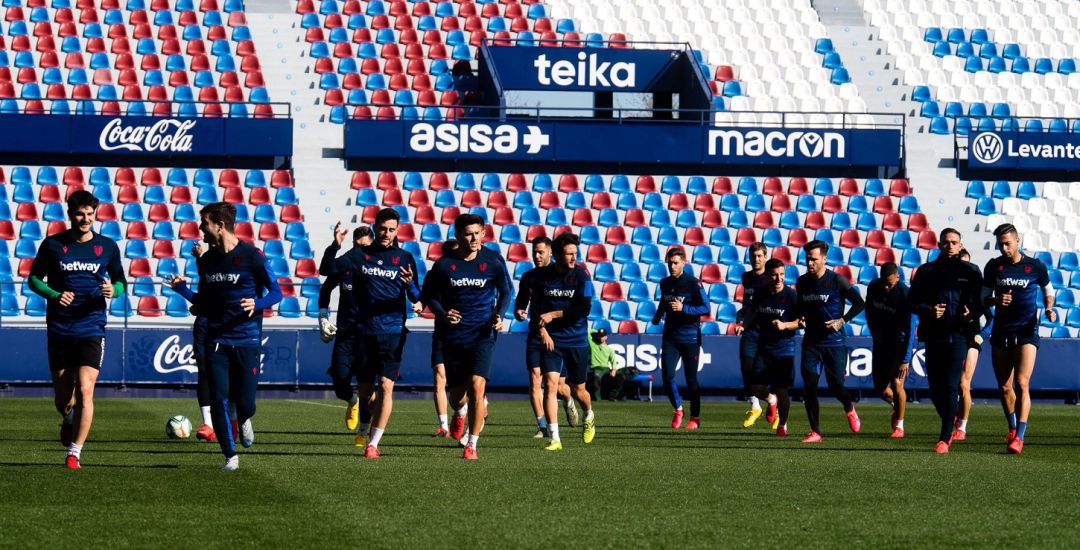 Entrenamiento plantilla del Levante UD Entrenamiento plantilla del Levante UD
