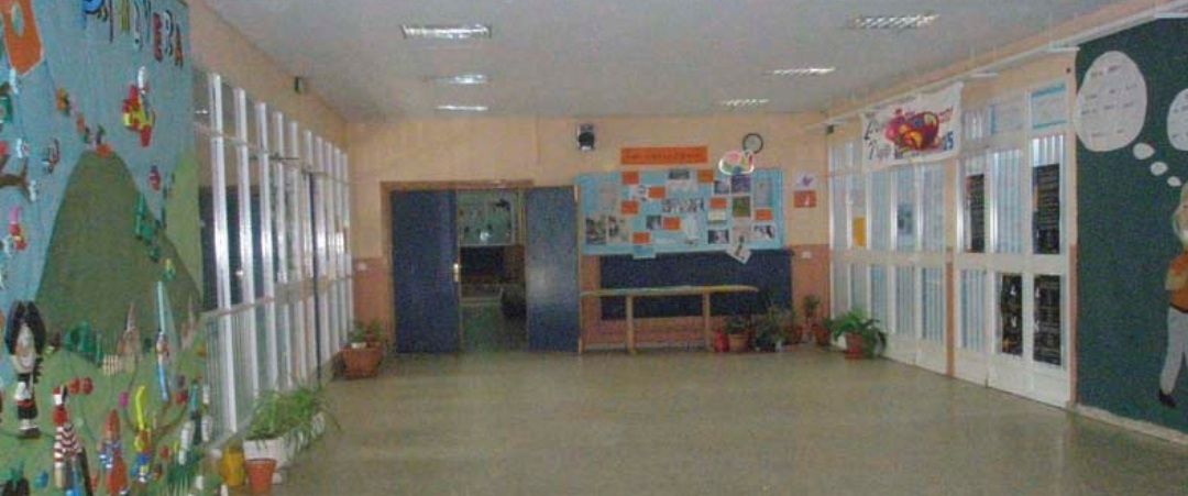 Entrada de un colegio Entrada de un colegio