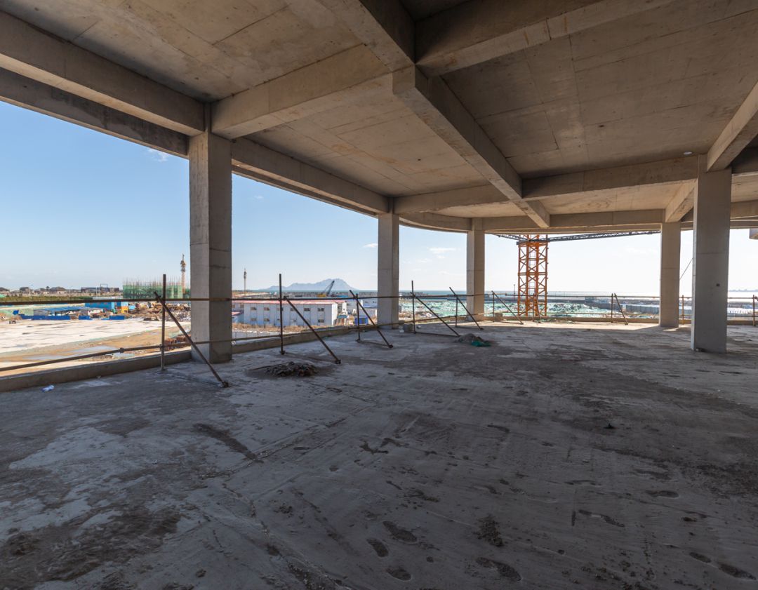 Foto de archivo de una obra parada y sin trabajadores Foto de archivo de una obra parada y sin trabajadores