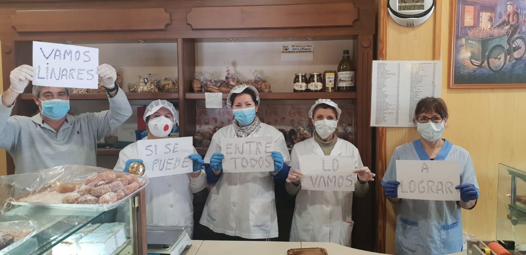 Trabajadoras del establecimiento linarense Trabajadoras del establecimiento linarense