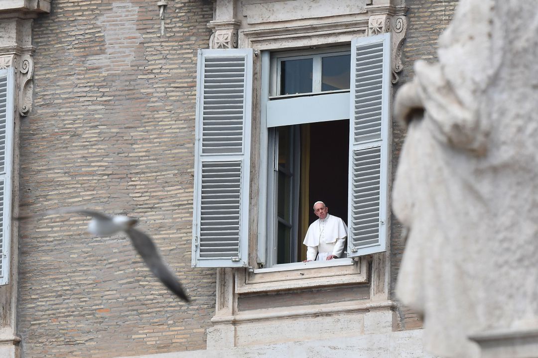 El papa Francisco en una ventana del Vaticano El papa Francisco en una ventana del Vaticano