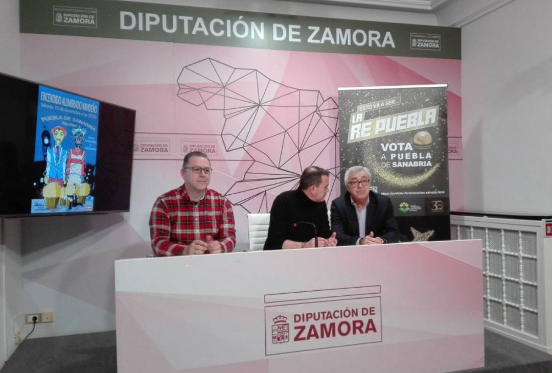 El diputado de deportes (a la izquierda) junto al presidente de la Diputación y el alcalde de Puebla en una presentación El diputado de deportes (a la izquierda) junto al presidente de la Diputación y el alcalde de Puebla en una presentación