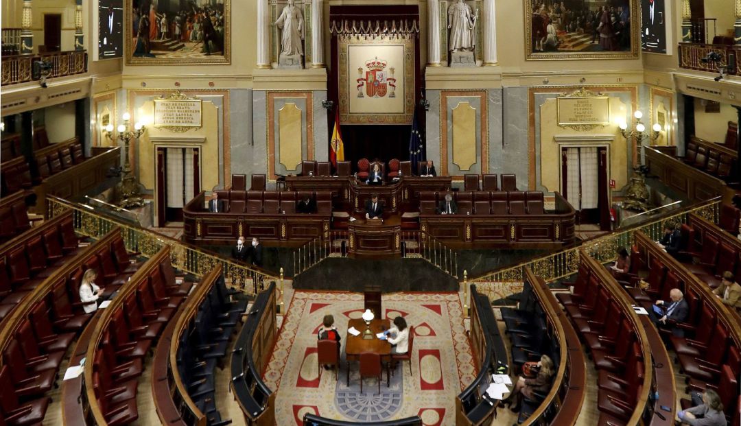 El hemiciclo, durante la primera sesión de control al Ejecutivo celebrada en el Congreso desde que se declaró el estado de alarma el pasado 14 de marzo. El hemiciclo, durante la primera sesión de control al Ejecutivo celebrada en el Congreso desde que se declaró el estado de alarma el pasado 14 de marzo.