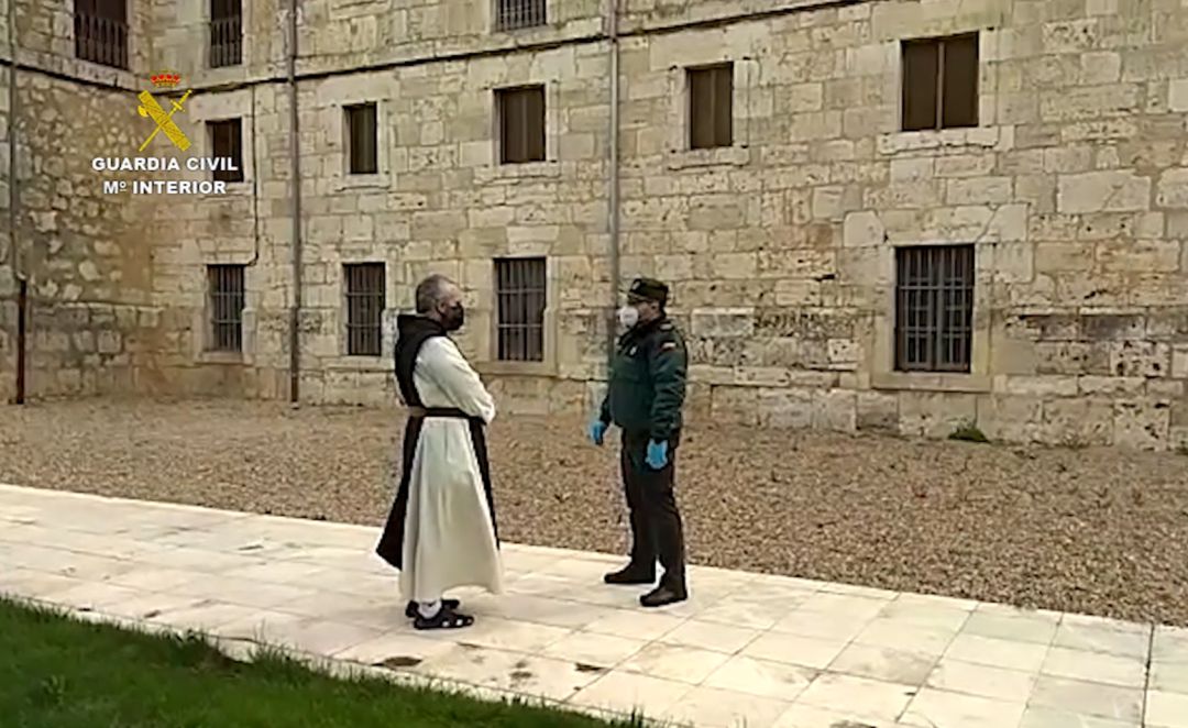 La Guardia Civil visita los conventos y
monasterios de zonas rurales para conocer su situación y necesidades La Guardia Civil visita los conventos y
monasterios de zonas rurales para conocer su situación y necesidades
