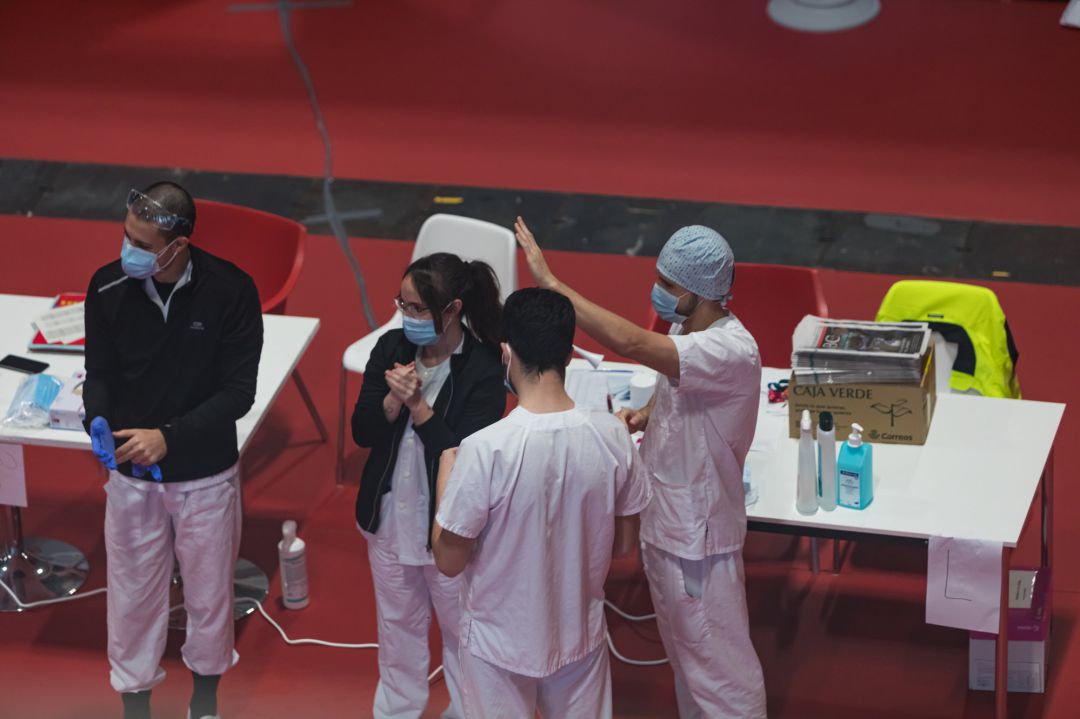 Sanitarios de toda España siguen trabajando. Sanitarios de toda España siguen trabajando.