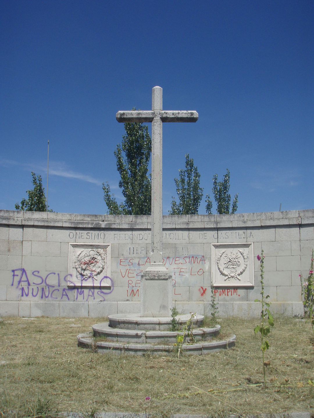 Monumento a Onésimo Redondo en Labajos Monumento a Onésimo Redondo en Labajos