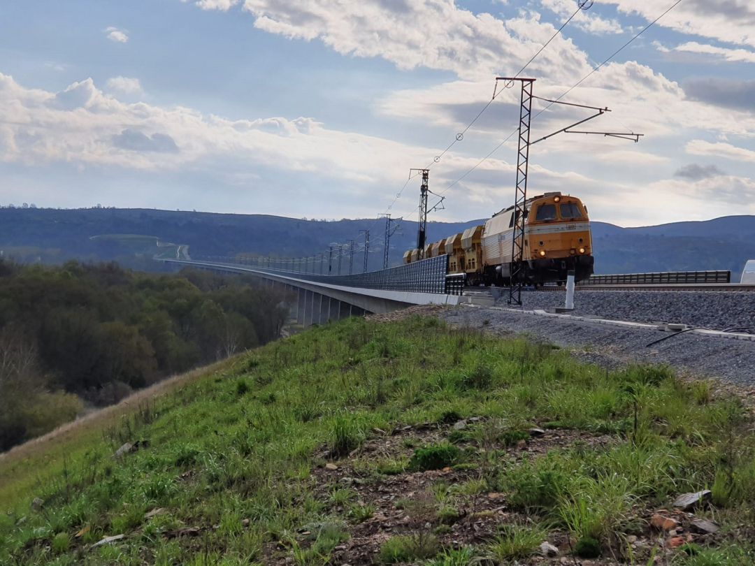 Imagen de las pruebas de carga en el viaducto de Requejo (Zamora) Imagen de las pruebas de carga en el viaducto de Requejo (Zamora)