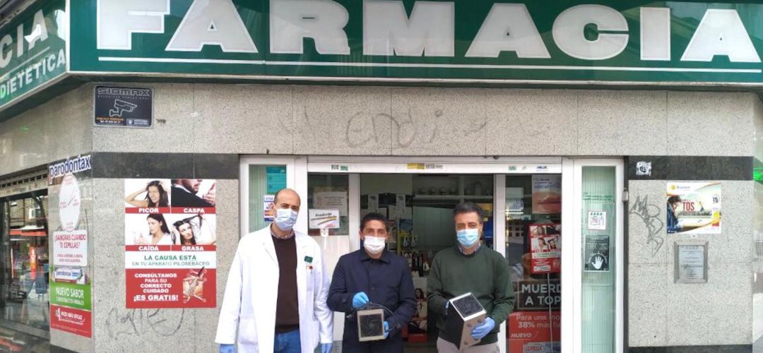 Miguel Ángel Martín Perdiguero tras la desinfección de una farmacia Miguel Ángel Martín Perdiguero tras la desinfección de una farmacia
