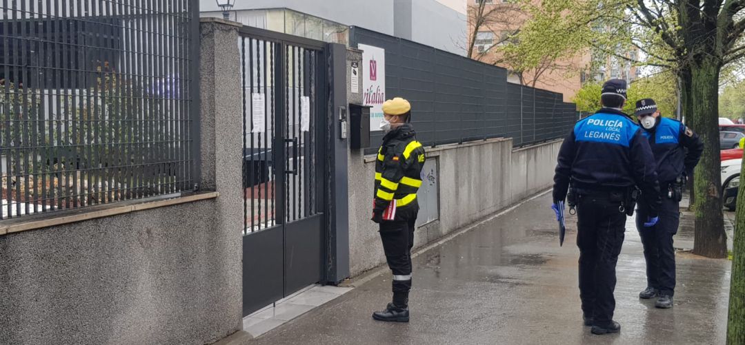 El Ayuntamiento se ofrece a seguir colaborando con la Comunidad especialmente para solventar la dramática situación de las residencias de ancianos El Ayuntamiento se ofrece a seguir colaborando con la Comunidad especialmente para solventar la dramática situación de las residencias de ancianos