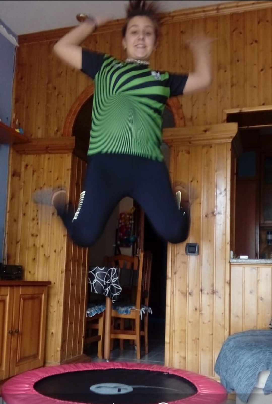 Deportista del Club Fluvial de Allariz, ejercitándose en casa Deportista del Club Fluvial de Allariz, ejercitándose en casa
