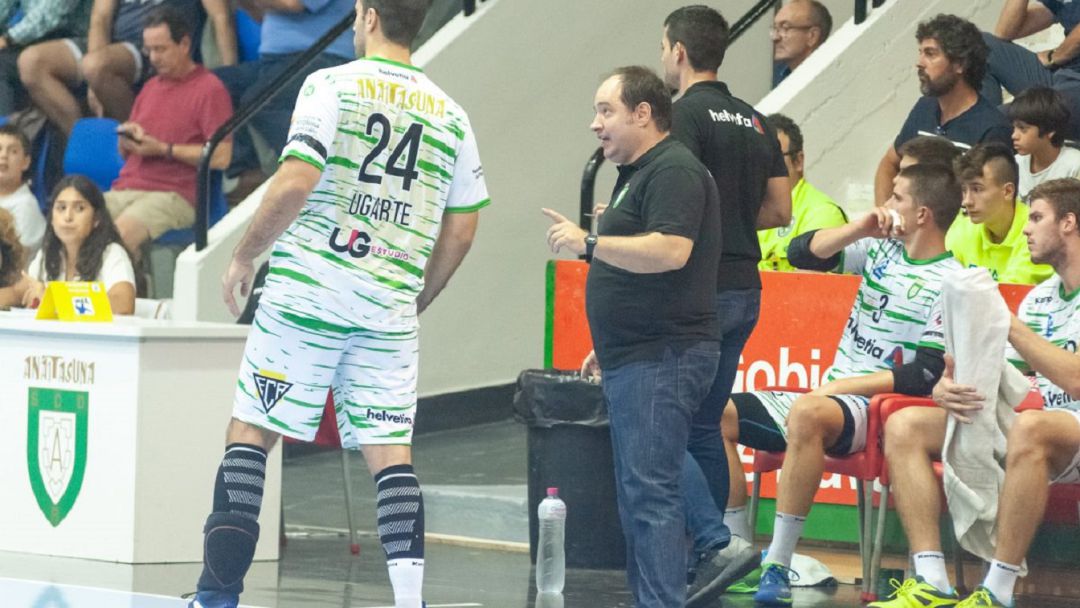 Iñaki Aniz no seguirá la próxima temporada al frente del banquillo de Helvetia Anaitasuna Iñaki Aniz no seguirá la próxima temporada al frente del banquillo de Helvetia Anaitasuna