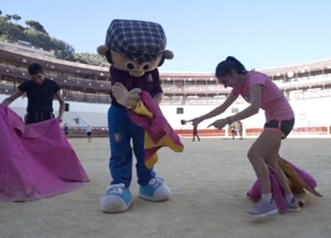 La plaza de toros de La Malagueta acogió el rodaje de esta serie didáctica La plaza de toros de La Malagueta acogió el rodaje de esta serie didáctica