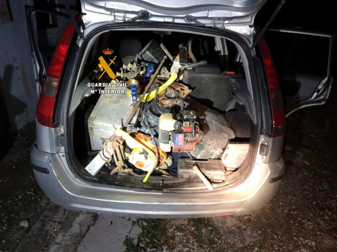 Vehículo con material procedente de robos en casas de campo de Casarabonela durante el estado de alarma. Vehículo con material procedente de robos en casas de campo de Casarabonela durante el estado de alarma.