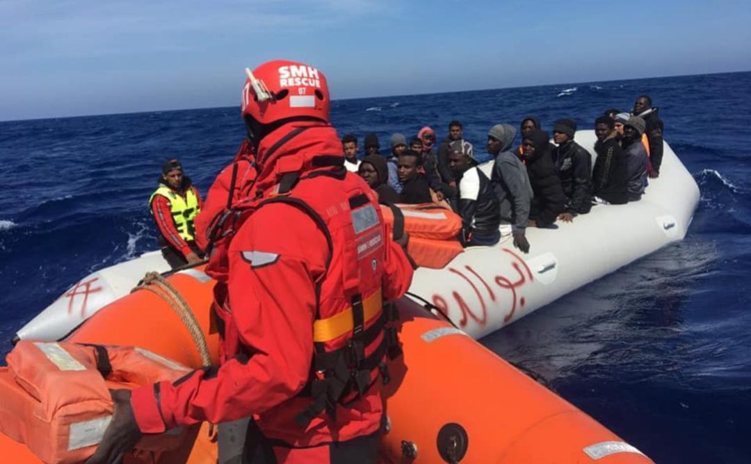 Imagen del rescate efectuado por el Aita Mari. Imagen del rescate efectuado por el Aita Mari.