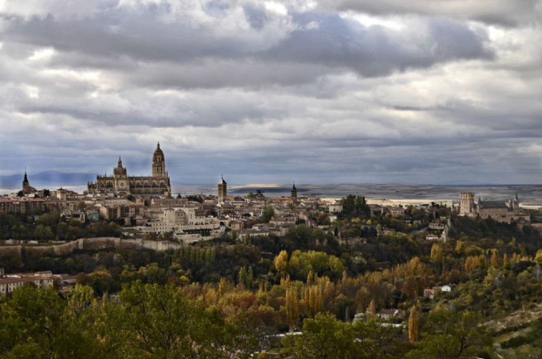 Panorámica de la ciudad de Segovia Panorámica de la ciudad de Segovia