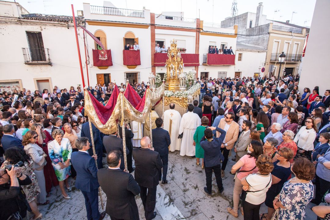 Imagen de archivo de la tradicional procesión del Corpus en La Puebla del Río Imagen de archivo de la tradicional procesión del Corpus en La Puebla del Río