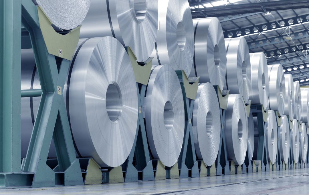 Una fábrica de aluminio. Una fábrica de aluminio.