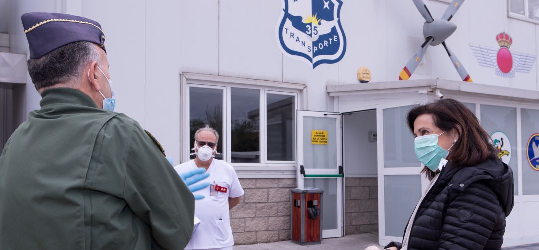 La ministra de Defensa, Margarita Robles, ha visitado la Base Aérea de Getafe para reconocer el trabajo del Ejército del Aire La ministra de Defensa, Margarita Robles, ha visitado la Base Aérea de Getafe para reconocer el trabajo del Ejército del Aire