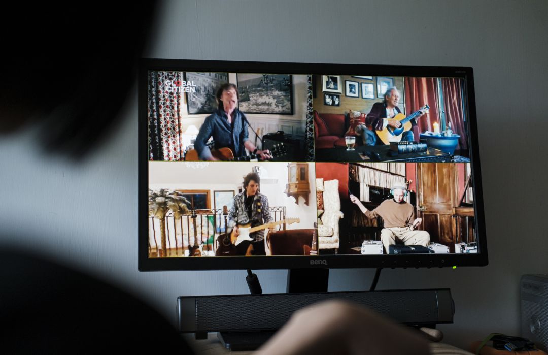 Los cuatro miembros de la mítica banda de rock "The Rolling Stones" cantan en streaming y conectados desde sus respectivas casas algunos de sus temas en la cita de #TogetherAtHome organizada por la OMS. Los cuatro miembros de la mítica banda de rock "The Rolling Stones" cantan en streaming y conectados desde sus respectivas casas algunos de sus temas en la cita de #TogetherAtHome organizada por la OMS.