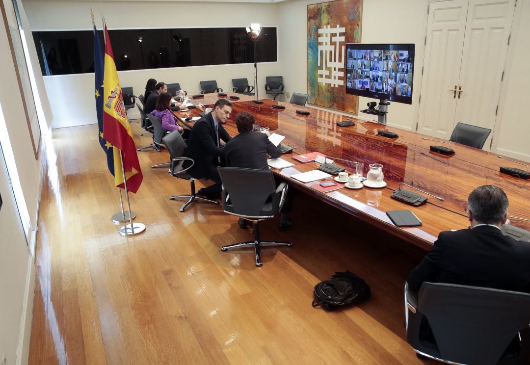 El presidente del Gobierno, Pedro Sánchez, se reúne por videoconferencia con los presidentes autonómicos, en Madrid (España) a 19 de abril de 2020. El presidente del Gobierno, Pedro Sánchez, se reúne por videoconferencia con los presidentes autonómicos, en Madrid (España) a 19 de abril de 2020.