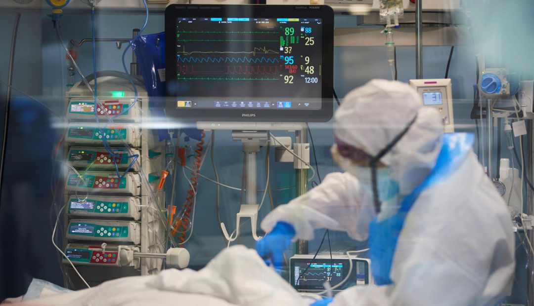 La Generalitat abonarà els 43.000 euros als hospitals privats encara que l'estada a la Unitat de Cures Intensives sigui breu La Generalitat abonarà els 43.000 euros als hospitals privats encara que l'estada a la Unitat de Cures Intensives sigui breu