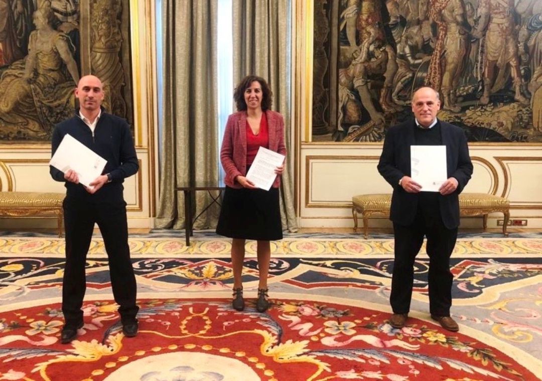 Luis Rubiales, Irene Lozano y Javier Tebas, tras la reunión. Luis Rubiales, Irene Lozano y Javier Tebas, tras la reunión.