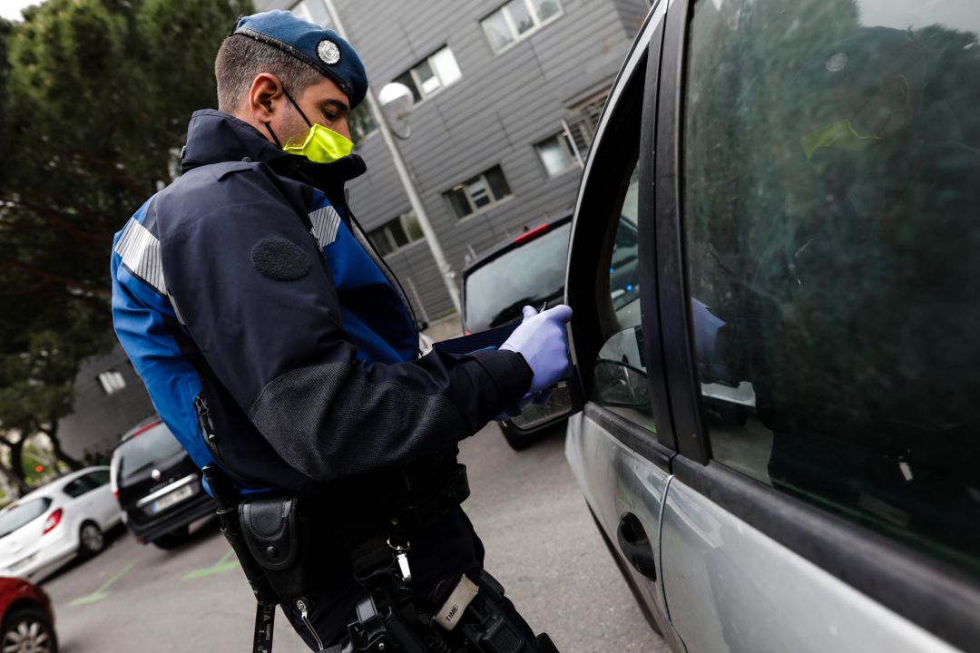 Agentes de la Policía Municipal de Madrid efectúan controles de tráfico y circulación urbanos en las inmediaciones de la Glorieta de Pirámides. Agentes de la Policía Municipal de Madrid efectúan controles de tráfico y circulación urbanos en las inmediaciones de la Glorieta de Pirámides.